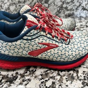 Run USA Brooks Adrenaline 20, size 7.5
